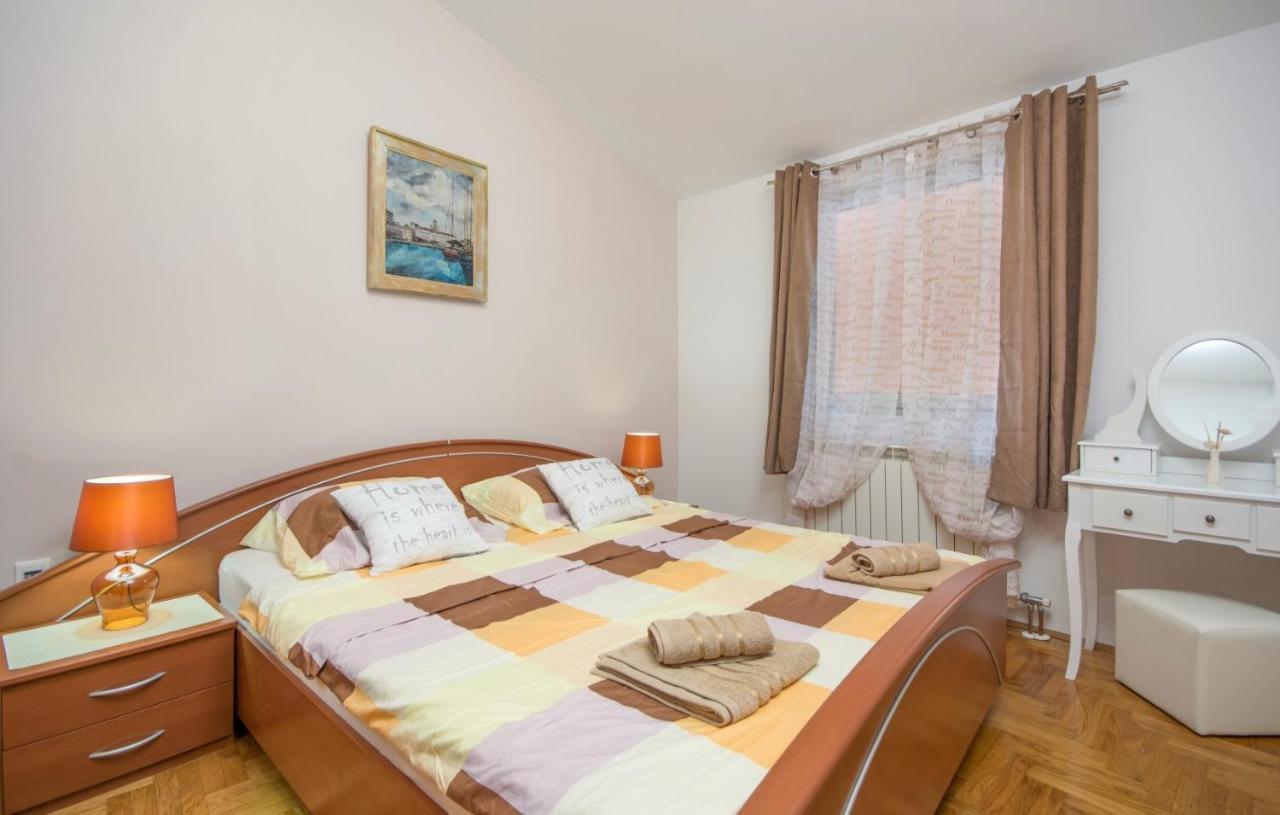 City Centre Sea View Apartment Pula Extérieur photo